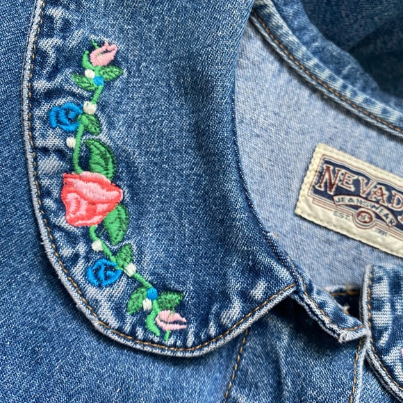 Vintage floral embroidered denim girl’s dress - Picture 5 of 8